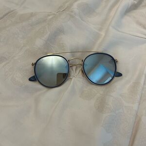 Blue mirrors circles with a rim and darker blue rim Ray Ban